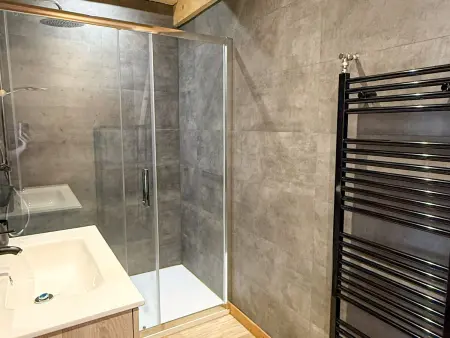 Chalet 14 pers. vue Monts du Cantal – Spa & loisirs - Photo 18