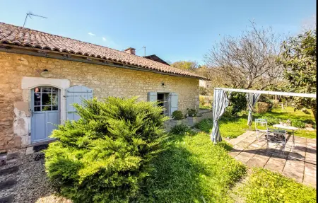 Ancien presbytère en pierre à Cellefrouin, 6 pers. : photo 2