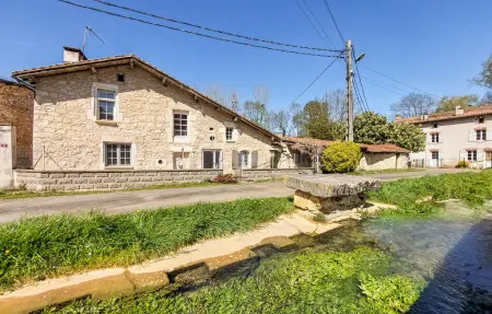 Ancien presbytère en pierre à Cellefrouin, 6 pers. : photo 10