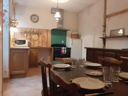 Gîte des Remparts à Ainay-le-Château, 6 pers. : photo 2