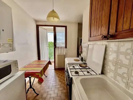 T2 traversant au Lavandou, terrasse, parking privé : photo 4