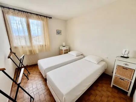 T2 traversant au Lavandou, terrasse, parking privé : photo 6