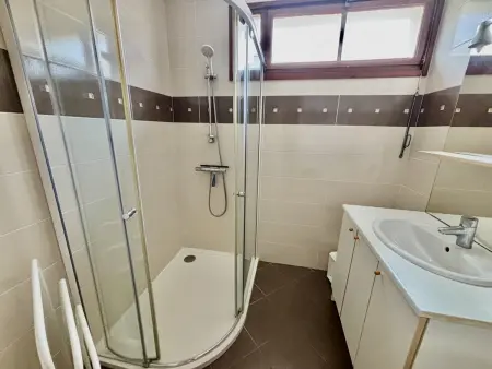 T2 traversant au Lavandou, terrasse, parking privé : photo 7