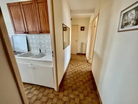 T2 traversant au Lavandou, terrasse, parking privé : photo 11