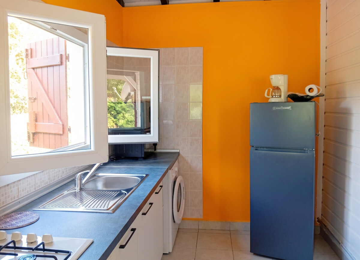 Bungalow 25 m² avec jardin et vue montagnes aux Abymes - Photo 3