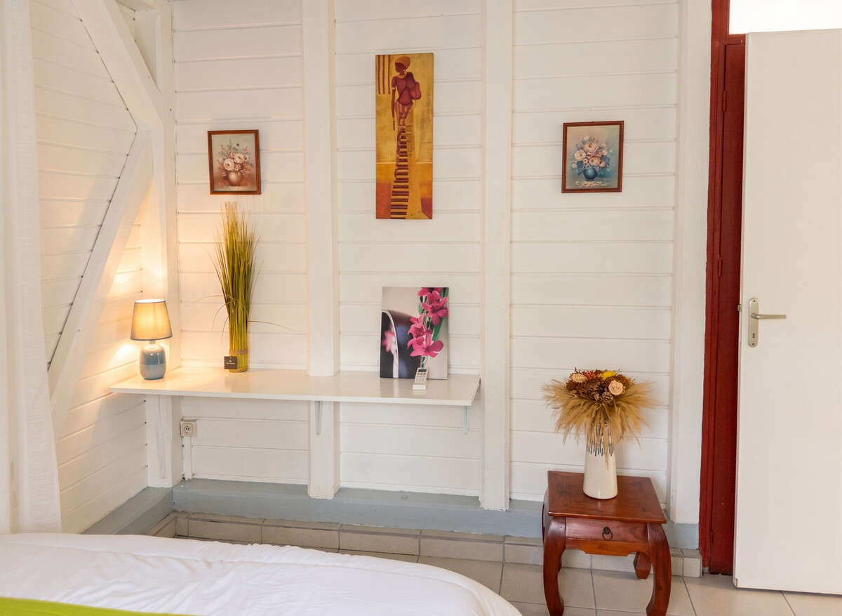Bungalow 25 m² avec jardin et vue montagnes aux Abymes - Photo 7