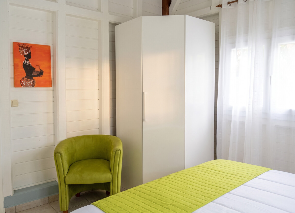 Bungalow 25 m² avec jardin et vue montagnes aux Abymes - Photo 8