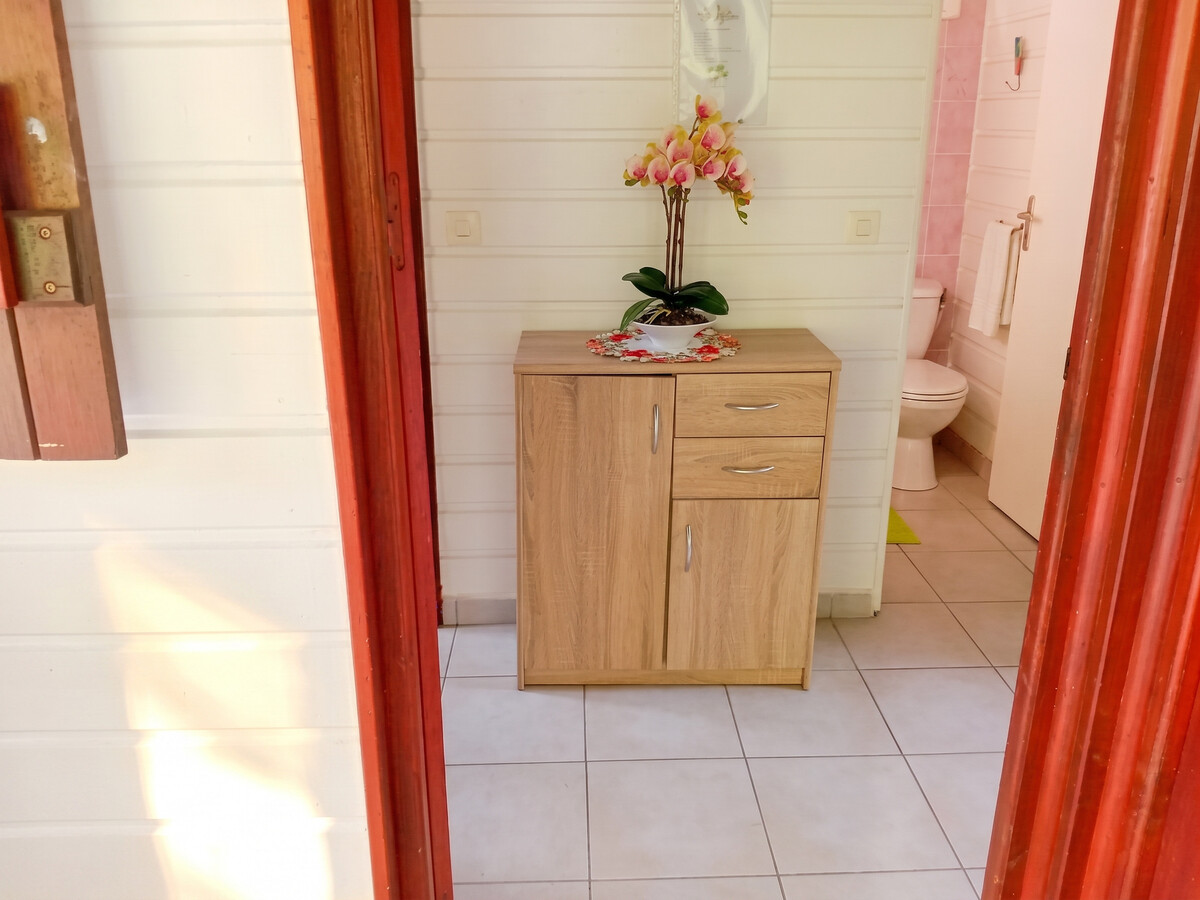 Bungalow 25 m² avec jardin et vue montagnes aux Abymes - Photo 12