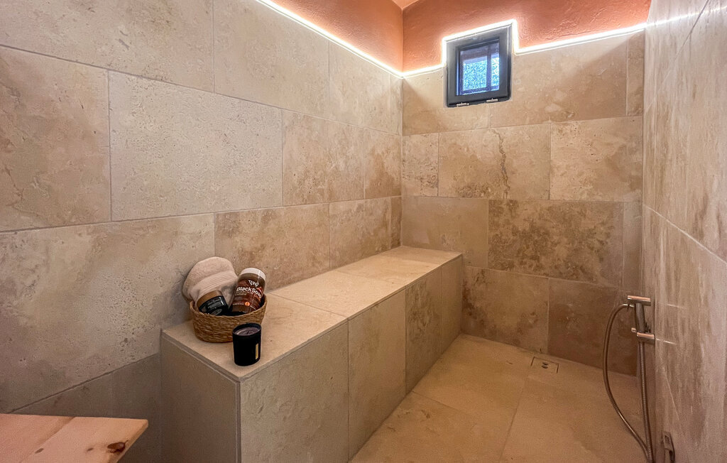 Maison 6 chambres avec piscine, spa et salle de fitness - Photo 29
