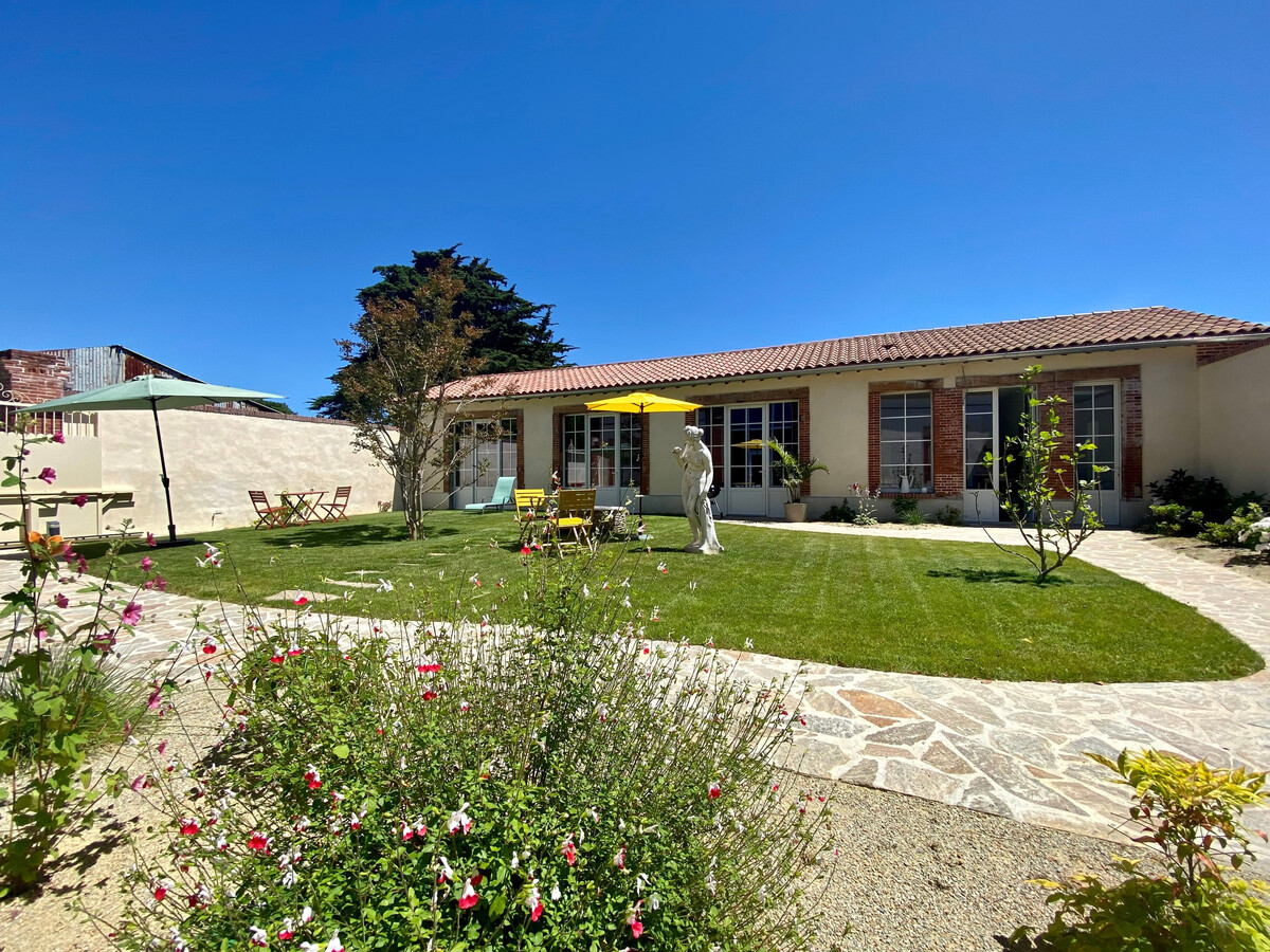 Studio calme au Château de la Gressière, 1 km plages - Photo 2