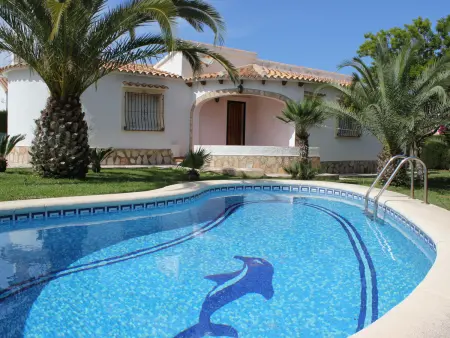 Location villa à Denia, Villa confortable avec piscine et climatisation à Denia