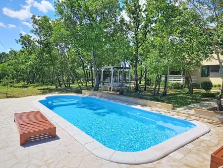 Maison 5 pers. avec piscine privée à Dugopolje