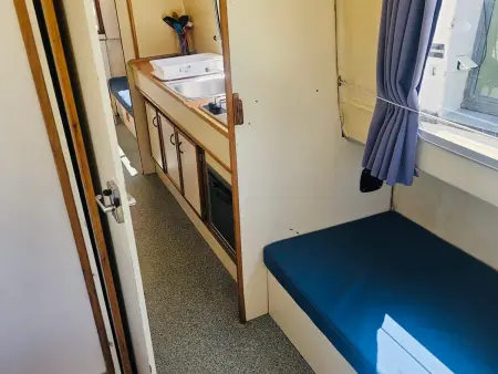 Bateau sécurisé à quai à Colombiers, 6 personnes : photo 5