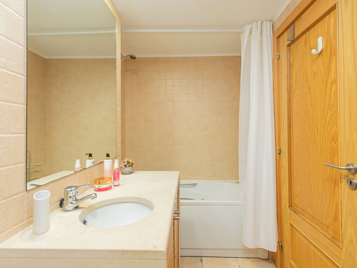 Duplex en bord de rivière avec terrasse – Cabanas - Photo 23