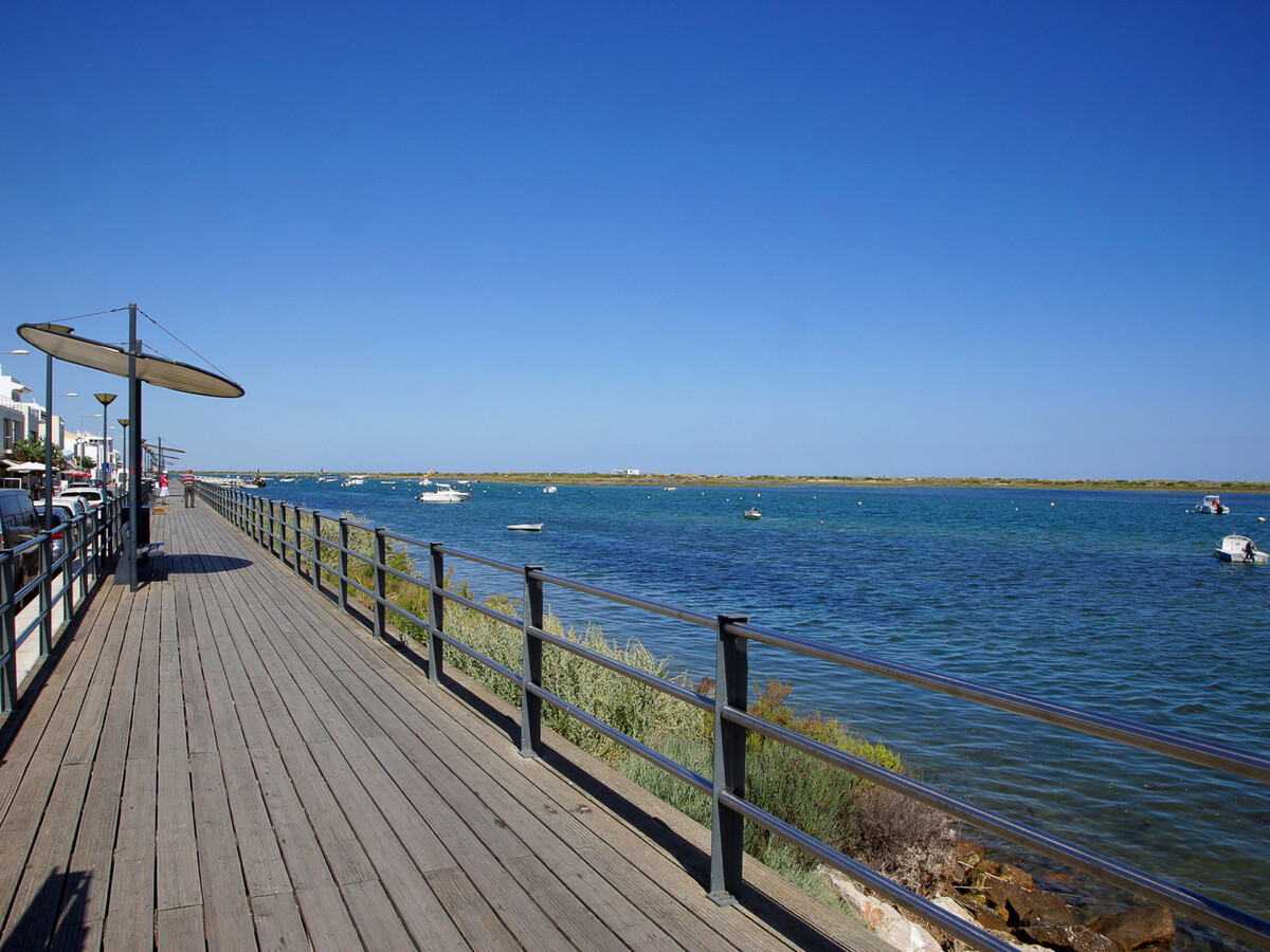 Duplex en bord de rivière avec terrasse – Cabanas - Photo 35