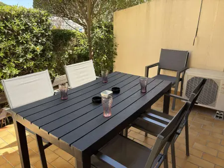 Studio climatisé terrasse 10m² - Port Camargue : photo 2