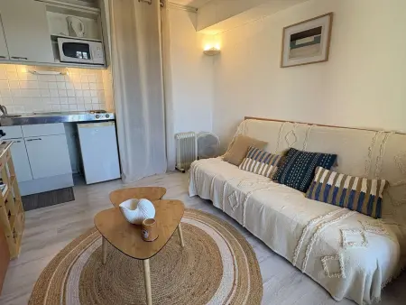 Studio mezzanine climatisé à Gruissan, 300m de la plage : photo 4