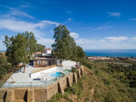 Location maison à Benajarafe, Casa Ronda mit privatem Pool in Chilches