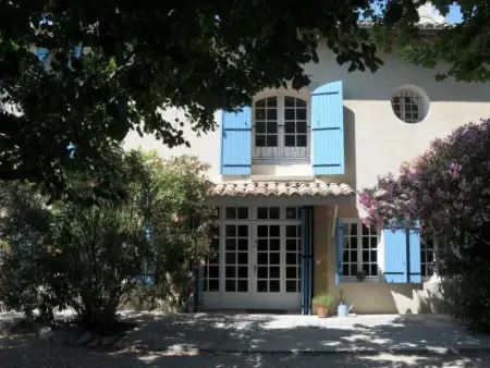 Location maison à Sarrians, Bauernhaus mit Garten und Pool mit Bergblick