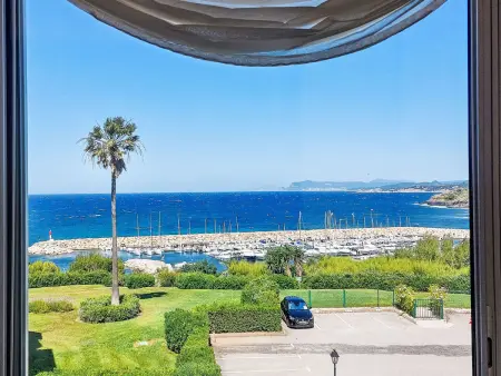 Appartement vue mer à 200 m de la plage, Six Fours : photo 2