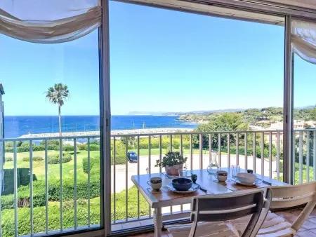 Appartement vue mer à 200 m de la plage, Six Fours : photo 16