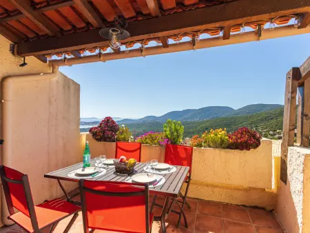 Apt Les Emeraudes, vue mer et terrasse sud - La Croix-Valmer : photo 8