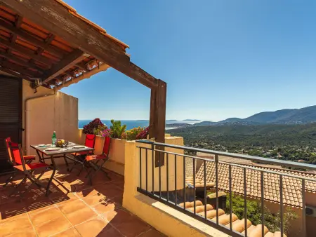 Apt Les Emeraudes, vue mer et terrasse sud - La Croix-Valmer : photo 9