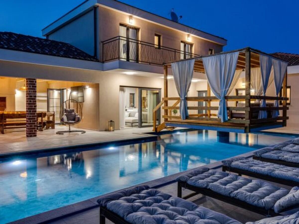 Villa 4 chambres avec piscine chauffée à Vrana - Photo 1