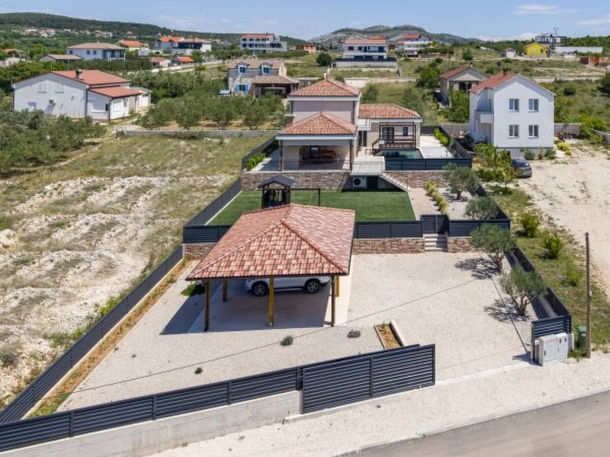 Villa 4 chambres avec piscine chauffée à Vrana - Photo 6