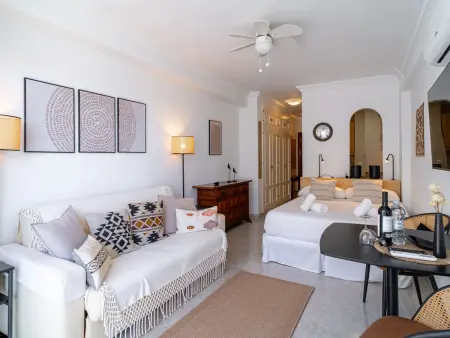 Studio Nerja avec balcon vue mer et piscine : photo 4