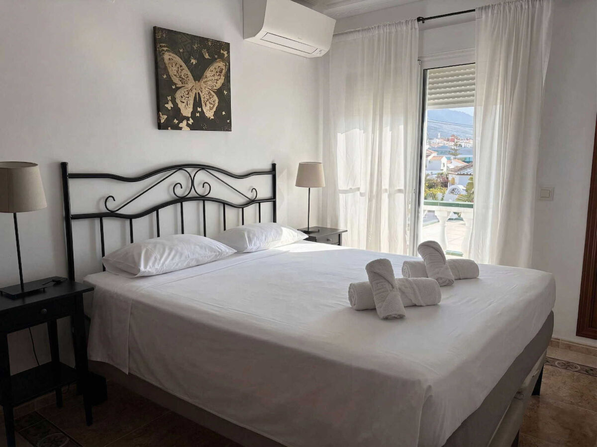 Villa Sandra Top Floor Escape, Nerja - Photo 16