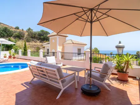 Villa Tamango Hill Vistamar : piscine et vue mer à Nerja : photo 5