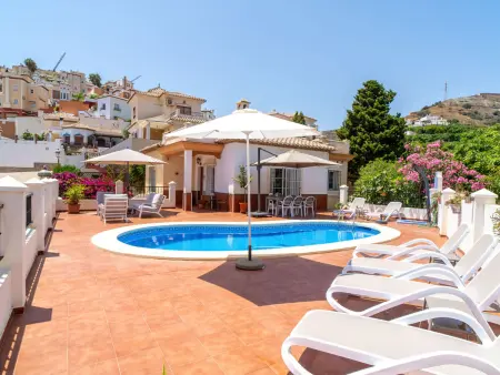 Villa Tamango Hill Vistamar : piscine et vue mer à Nerja : photo 6