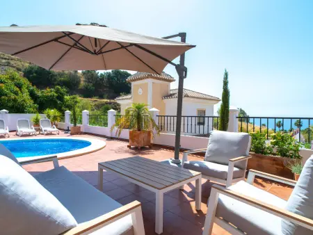 Villa Tamango Hill Vistamar : piscine et vue mer à Nerja : photo 7