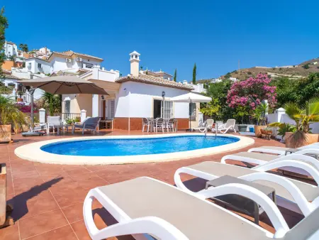 Villa Tamango Hill Vistamar : piscine et vue mer à Nerja : photo 8