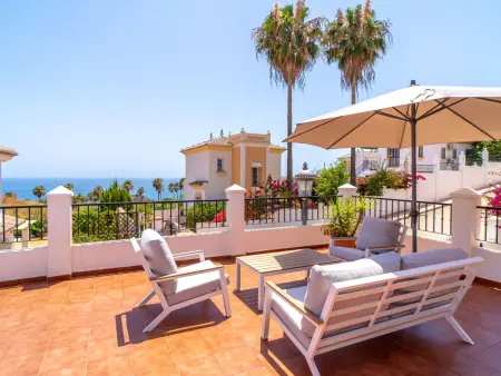 Villa Tamango Hill Vistamar : piscine et vue mer à Nerja : photo 14