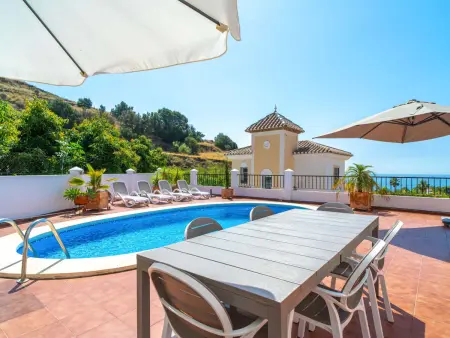 Villa Tamango Hill Vistamar : piscine et vue mer à Nerja : photo 37