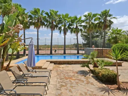 Maison Tiraset : court de tennis et piscine près de Llubí : photo 9