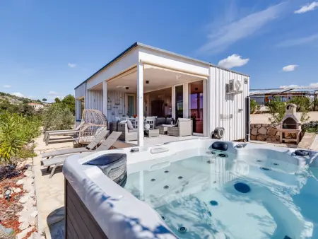 Villa 3 Buqez : maison 2 chambres face à la mer à Pakoštane