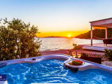 Villa Buqez 18 - Maison front de plage à Pakoštane