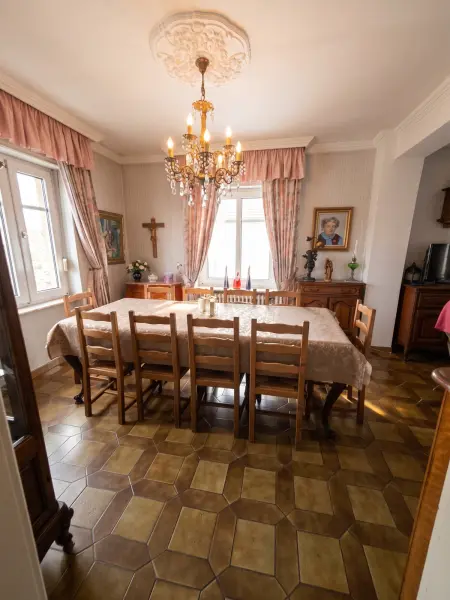 Maison familiale 300 m² à Bitche, 8 chambres et parking : photo 18
