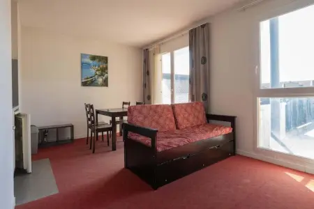 Location appartement à Grasse, Escapade lumineuse à flanc de colline avec piscine