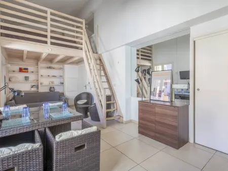 Studio mezzanine 39 m² sur la place - Porquerolles : photo 2
