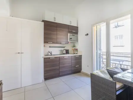 Studio mezzanine 39 m² sur la place - Porquerolles : photo 4