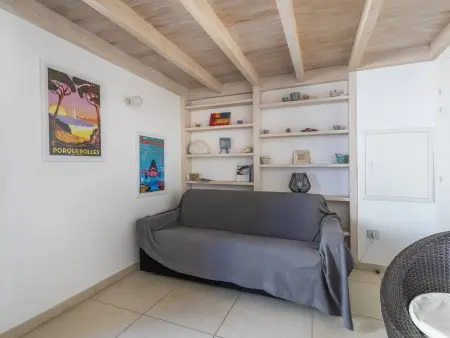 Studio mezzanine 39 m² sur la place - Porquerolles : photo 7