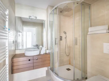 Studio mezzanine 39 m² sur la place - Porquerolles : photo 8