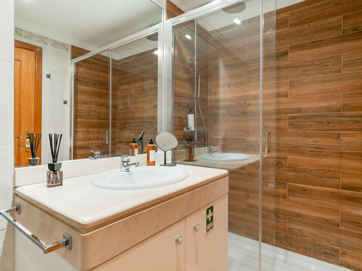 Appartement rénové 3 chambres avec parking à Funchal - Photo 18