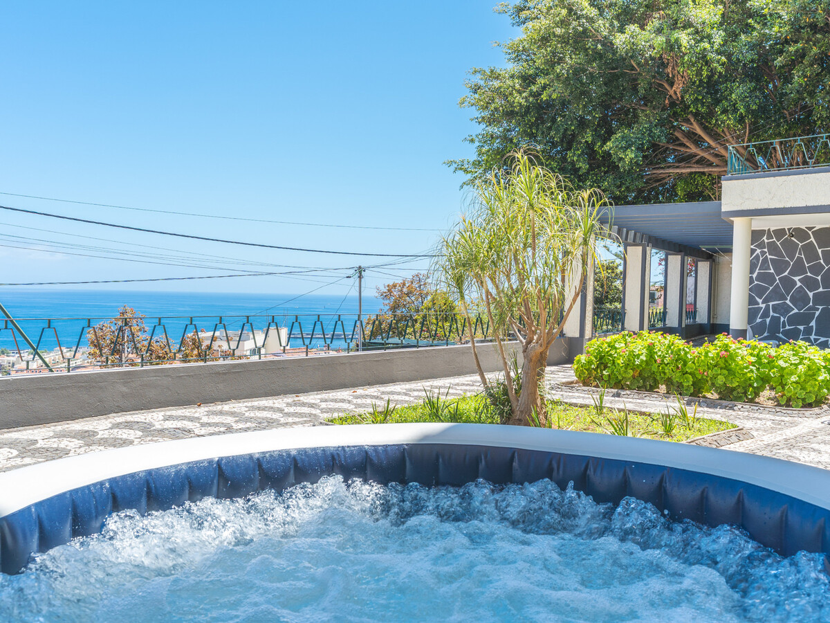 Villa Santa Luzia 1 – Maison 6 pers., jacuzzi, vue Funchal - Photo 2