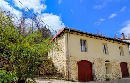 Mazet du Gua – Maison surplombant l'Auzène : photo 1