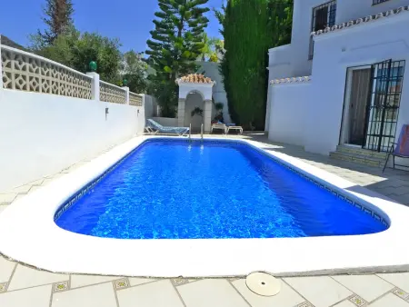 Location villa à Nerja, Villa avec piscine et clim, vue montagne - 6 pers.